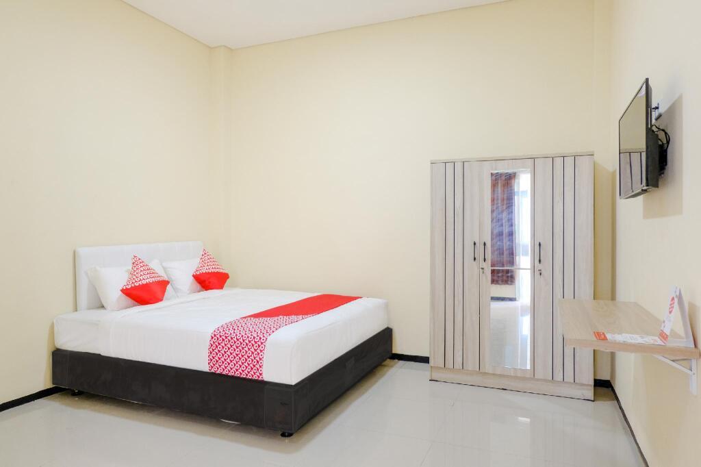 Маланг: OYO 1468 SM House