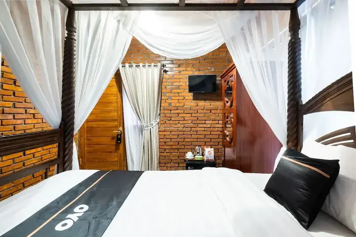 Батуретно: OYO 2372 Graha Dalem Kemuning Sedayu Syariah