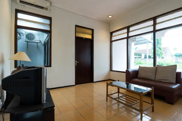 Депок: OYO 2454 Wanawiyata Homestay