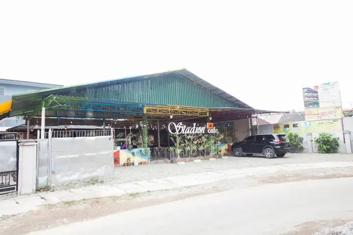 Медан: OYO 990 Stadion Residence Syariah