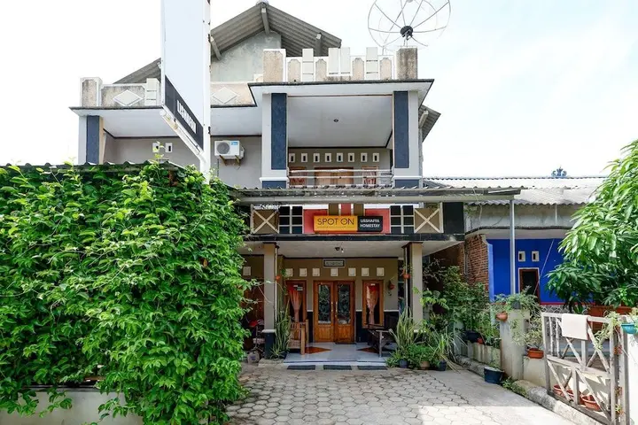 Джепара: OYO 2430 Lisshaffa Homestay