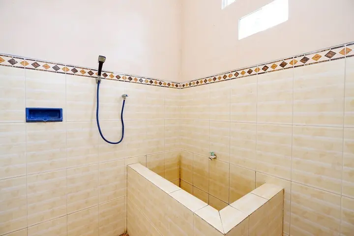 Джепара: OYO 2430 Lisshaffa Homestay