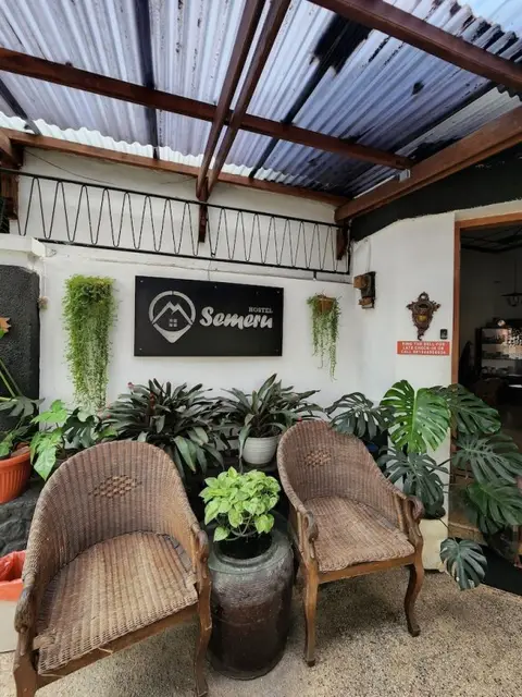 Semeru Hostel Malang - Adults Only — фото 1