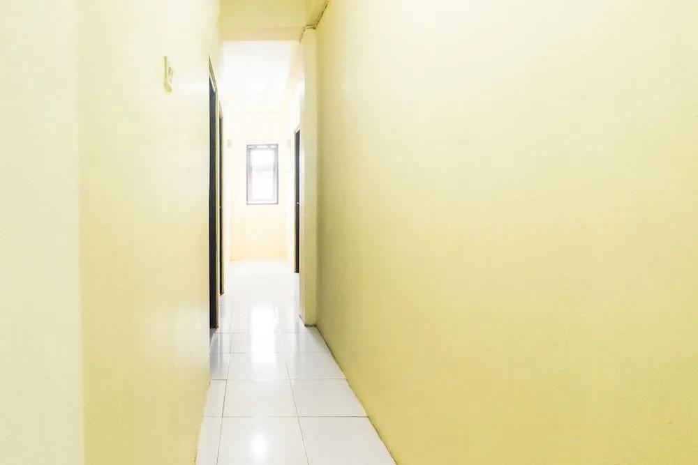 Амбон: OYO 2165 Alyah Guest House Syariah