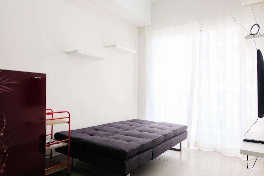Legok: Elegant and Comfy 1BR Saveria Apartment near ICE BSD By Travelio