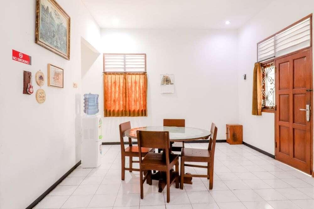 Батуретно: Homestay Mbah Rono