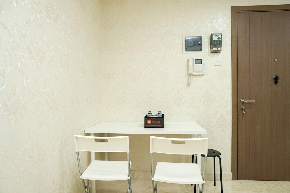 Джакарта: Comfy 2BR Puri Orchard Apartment