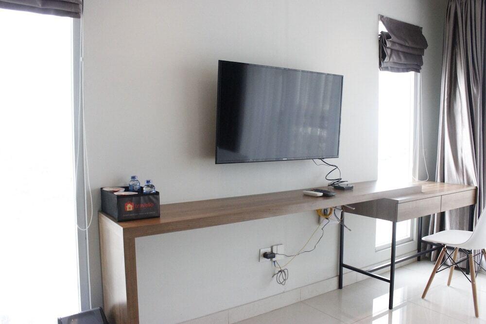 Бандунг: Modern Stylish Studio Plus at Greko Apartment Bandung