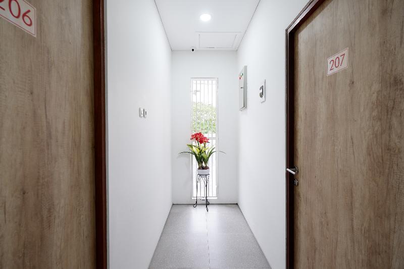 Суракарта: OYO 2298 Jebres House Syariah