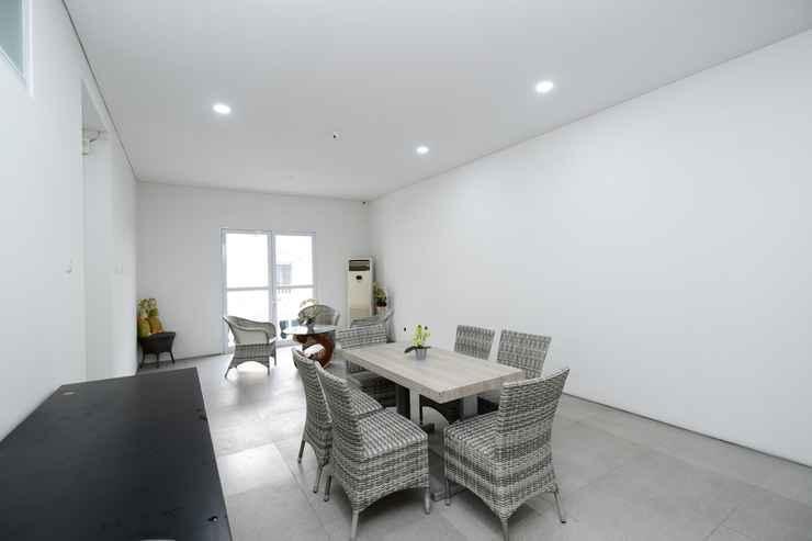 Суракарта: OYO 2298 Jebres House Syariah