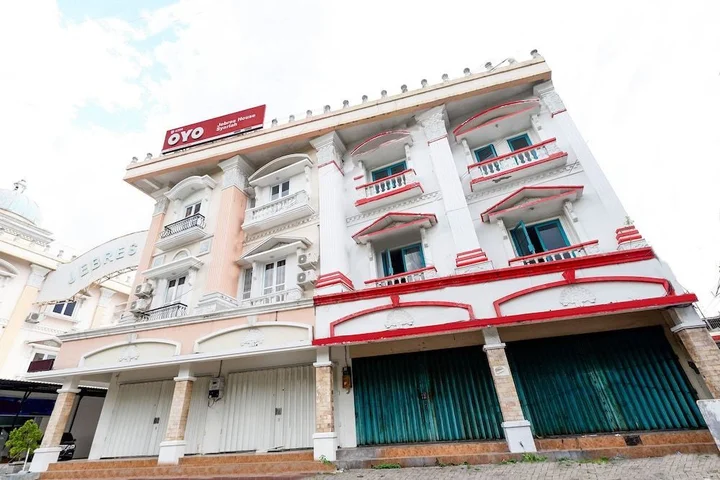 Суракарта: OYO 2298 Jebres House Syariah