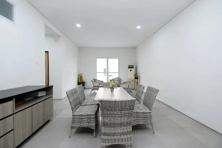 Суракарта: OYO 2298 Jebres House Syariah