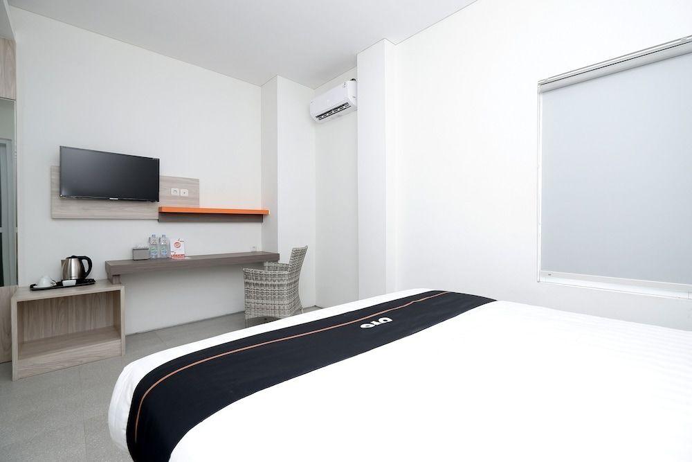 Суракарта: OYO 2298 Jebres House Syariah