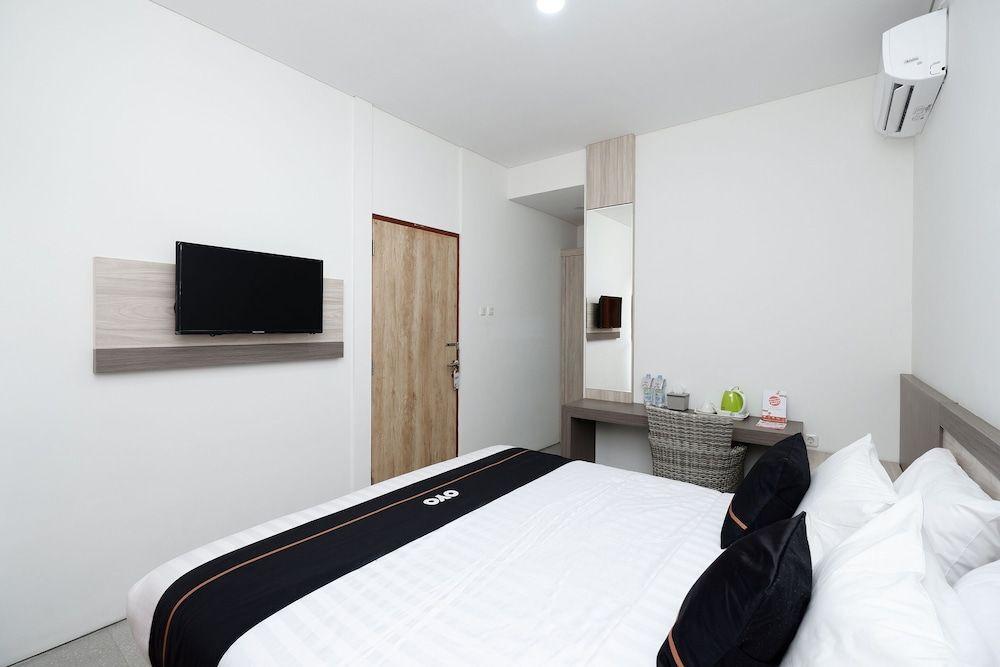 Суракарта: OYO 2298 Jebres House Syariah