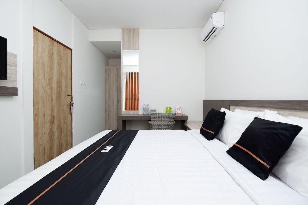 Суракарта: OYO 2298 Jebres House Syariah