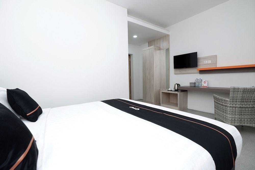 Суракарта: OYO 2298 Jebres House Syariah