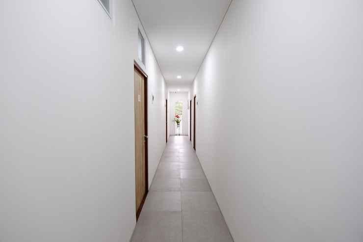 Суракарта: OYO 2298 Jebres House Syariah