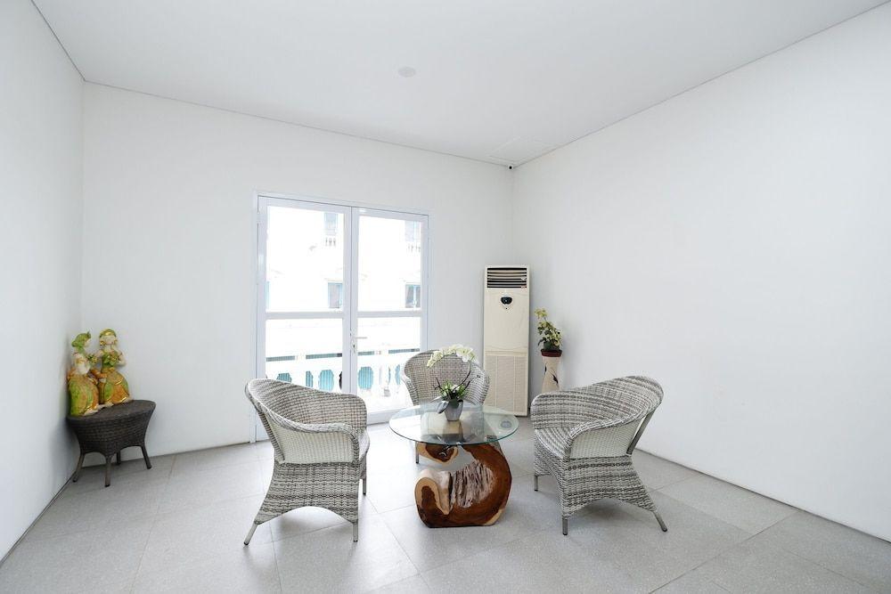 Суракарта: OYO 2298 Jebres House Syariah