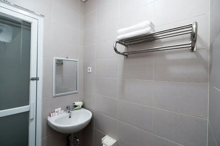 Суракарта: OYO 2298 Jebres House Syariah