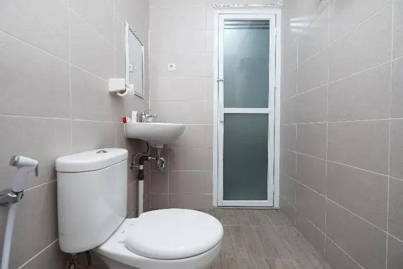 Суракарта: OYO 2298 Jebres House Syariah