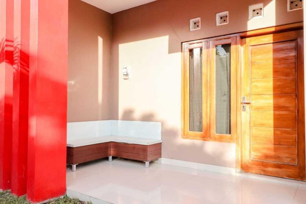 Батуретно: Homestay Family Syariah