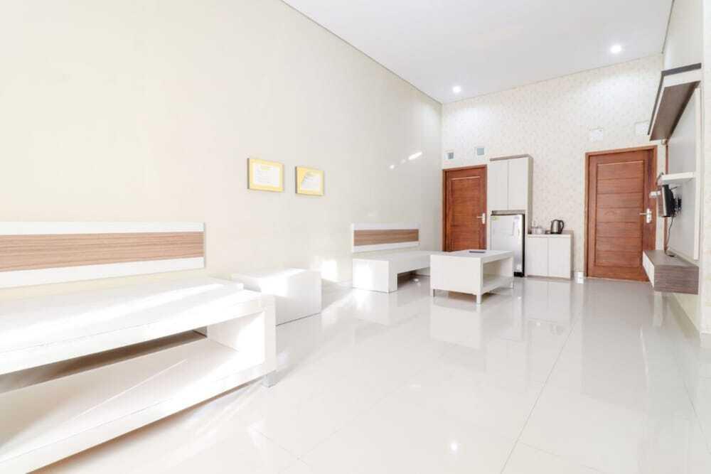 Батуретно: Homestay Family Syariah