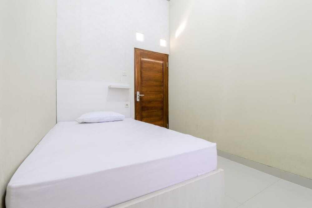 Батуретно: Homestay Family Syariah