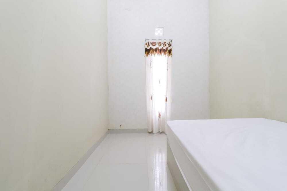 Батуретно: Homestay Family Syariah