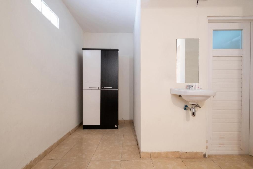 Депок: OYO 2173 Bnv House Babarsari