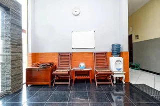Суракарта: SUPER OYO 2209 Solo Point Guest House Syariah
