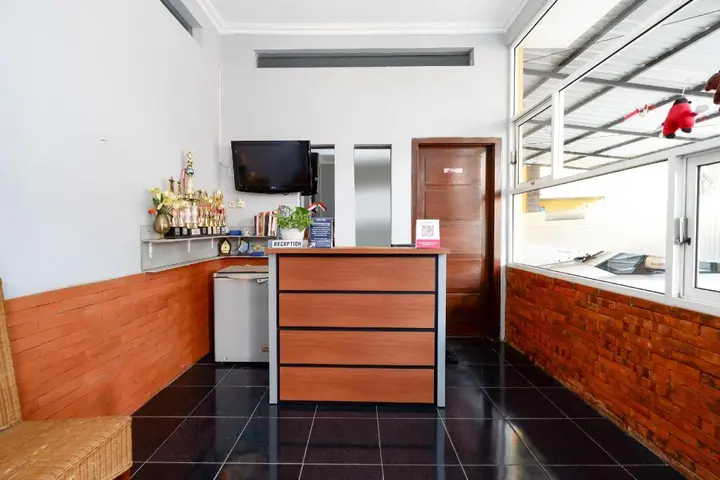 Суракарта: SUPER OYO 2209 Solo Point Guest House Syariah