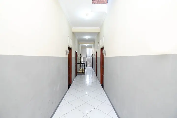 Суракарта: SUPER OYO 2209 Solo Point Guest House Syariah