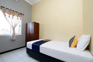 Суракарта: SUPER OYO 2209 Solo Point Guest House Syariah