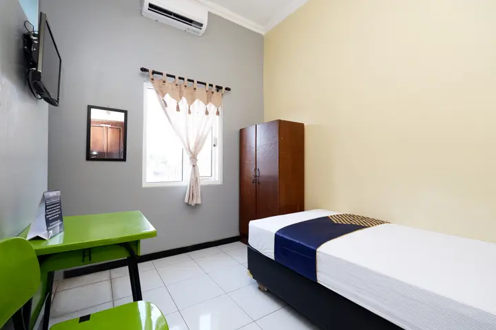 Суракарта: SUPER OYO 2209 Solo Point Guest House Syariah