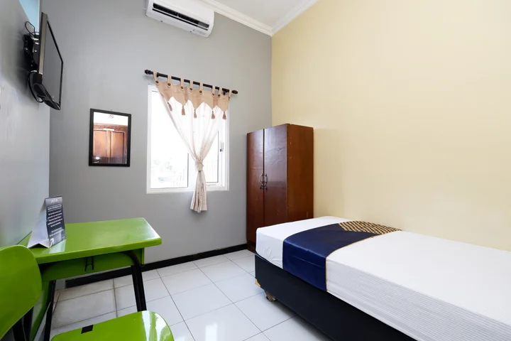 Суракарта: SUPER OYO 2209 Solo Point Guest House Syariah