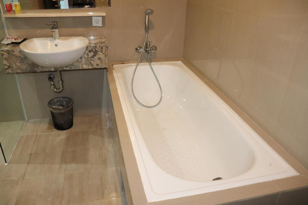 Тангеранг: Pakons Prime Hotel