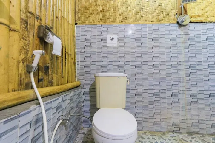 Баньюванги: SPOT ON 2431 Azizah Homestay