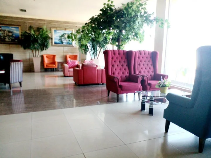 Соронг: Je Meridien Hotel
