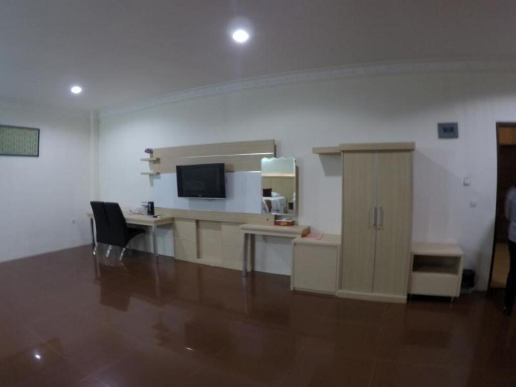 Соронг: Je Meridien Hotel