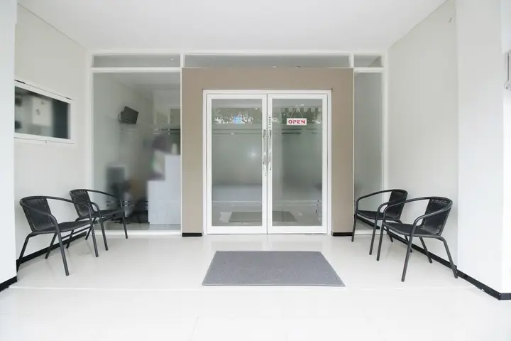 Airy Klojen Pertokoan Ade Irma Suryani Blok C5 Malang — фото 2
