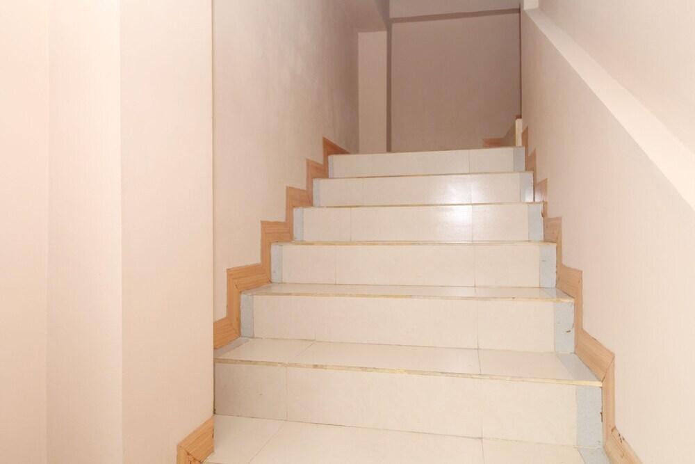 Вори: Airy Ranotana Sario Sam Ratulangi 222 Manado