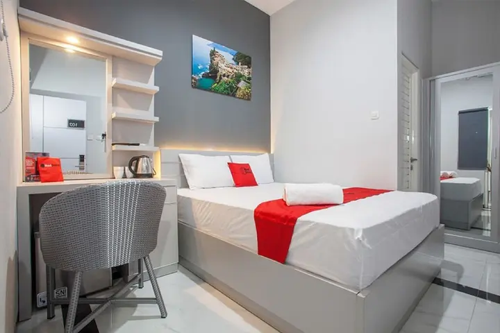 Маланг: RedDoorz Plus near Politeknik Negeri Malang