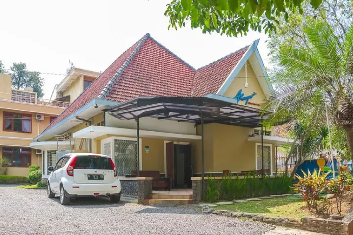 Маланг: RedDoorz Plus near Brawijaya Museum