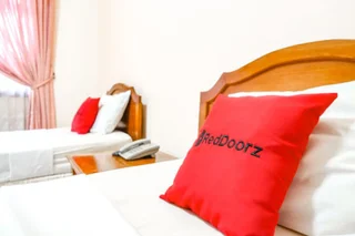 Маланг: RedDoorz Plus near Brawijaya Museum