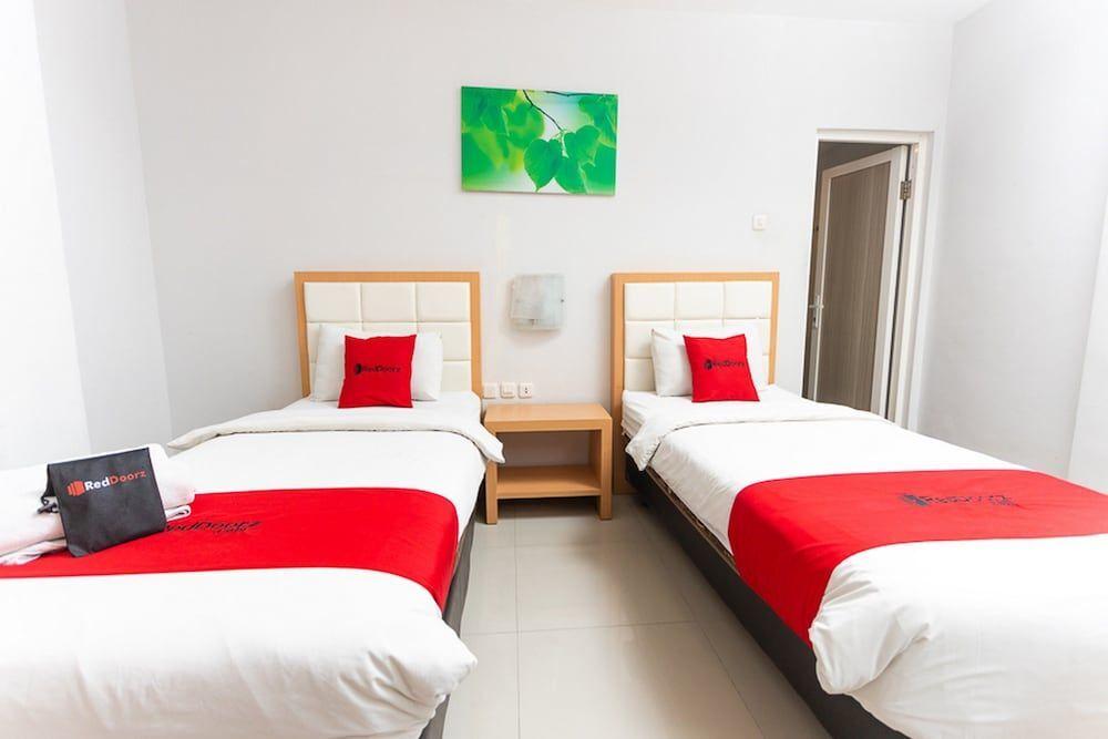 Маланг: RedDoorz Plus @ Idjen Boulevard Malang