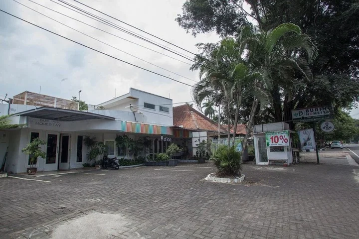 Маланг: RedDoorz Plus @ Idjen Boulevard Malang