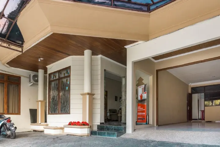Маланг: RedDoorz @ Soekarno Hatta Indah