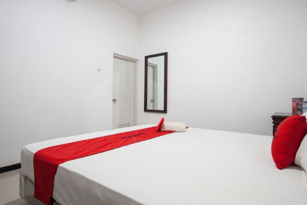 Маланг: RedDoorz near Taman Krida Budaya Malang