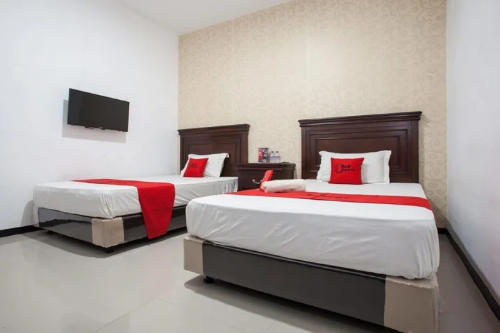 Маланг: RedDoorz near Taman Krida Budaya Malang