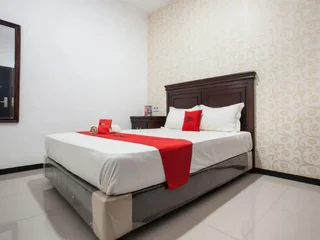 Маланг: RedDoorz near Taman Krida Budaya Malang